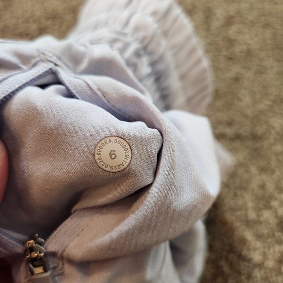 Lululemon Track That High-Rise Short 3" Lined Size 6 - Picture 4 of 6